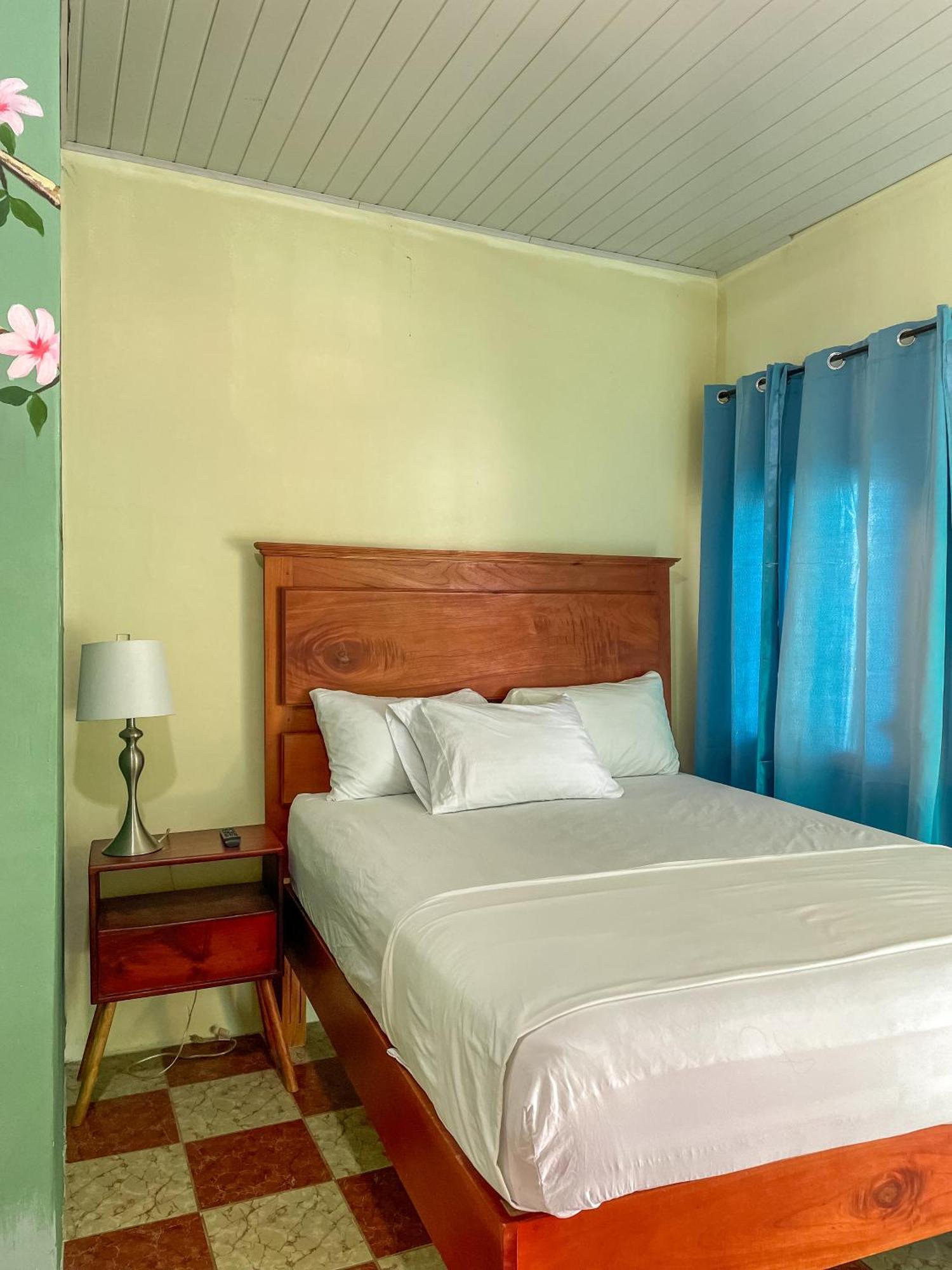 Hostal Eden Мойогальпа Экстерьер фото