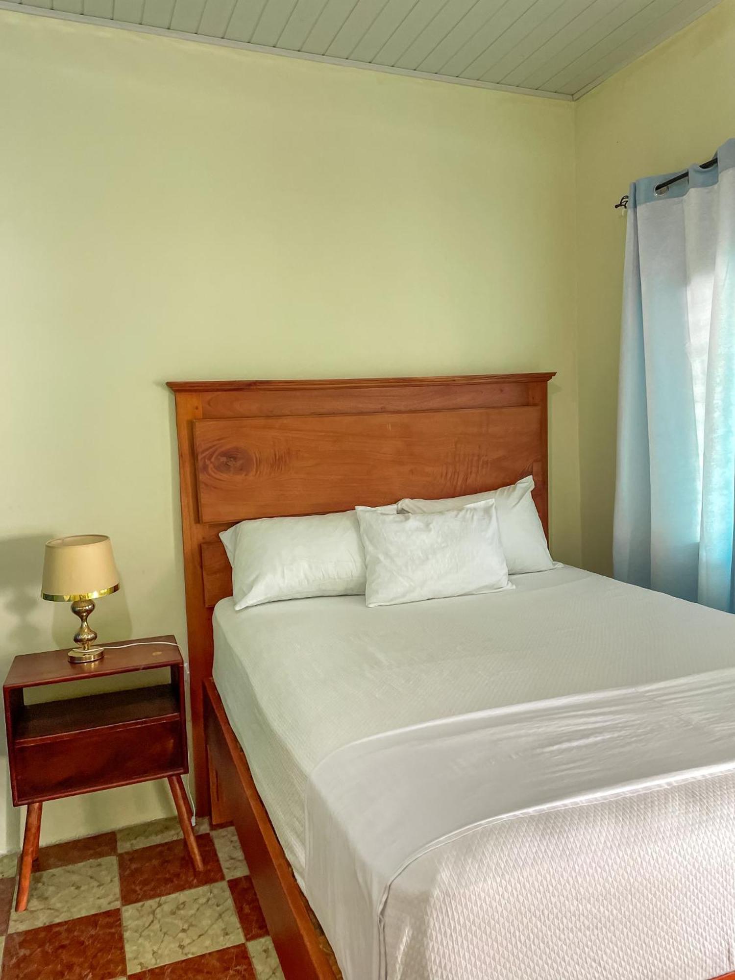 Hostal Eden Мойогальпа Экстерьер фото
