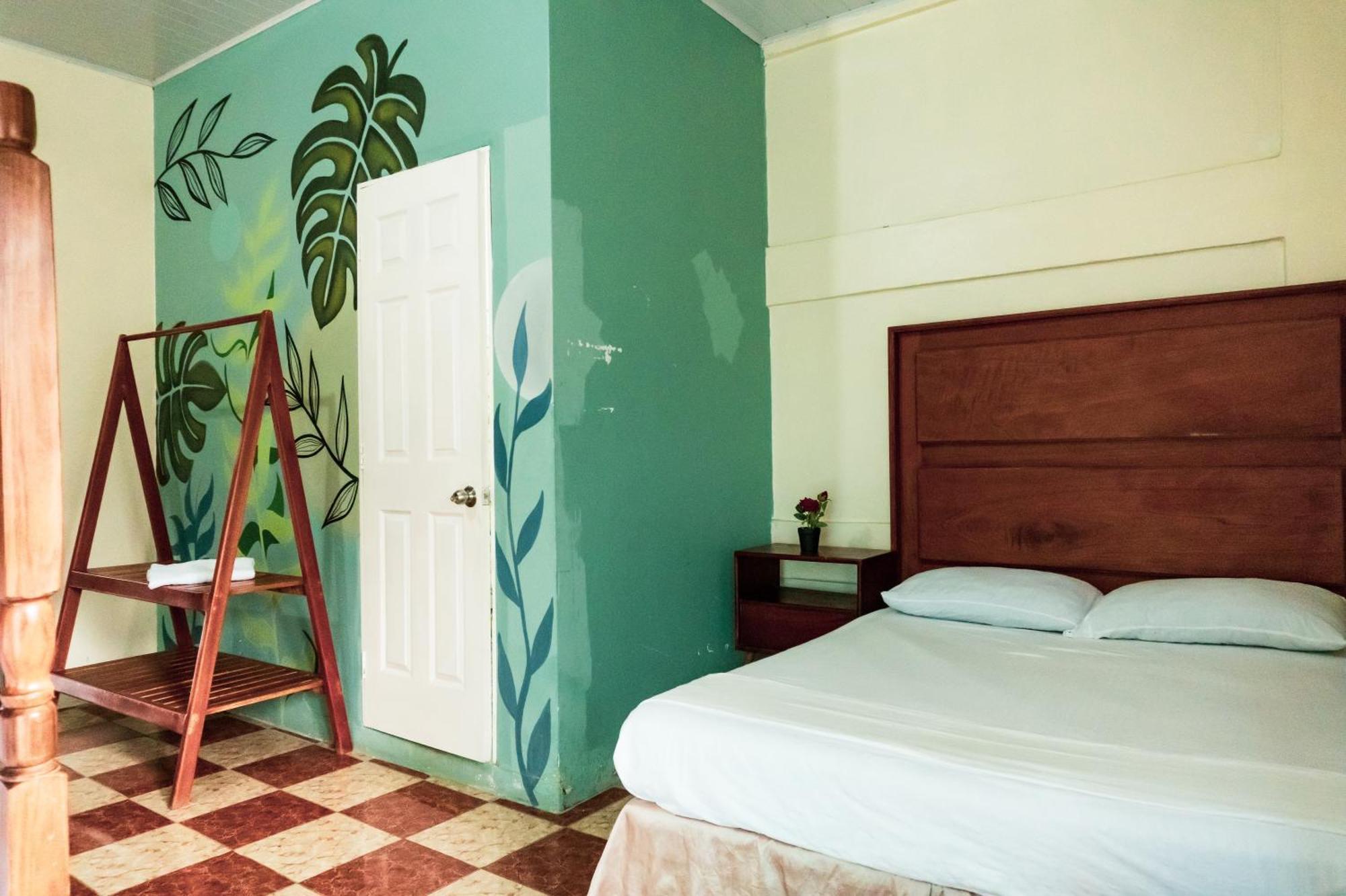 Hostal Eden Мойогальпа Экстерьер фото