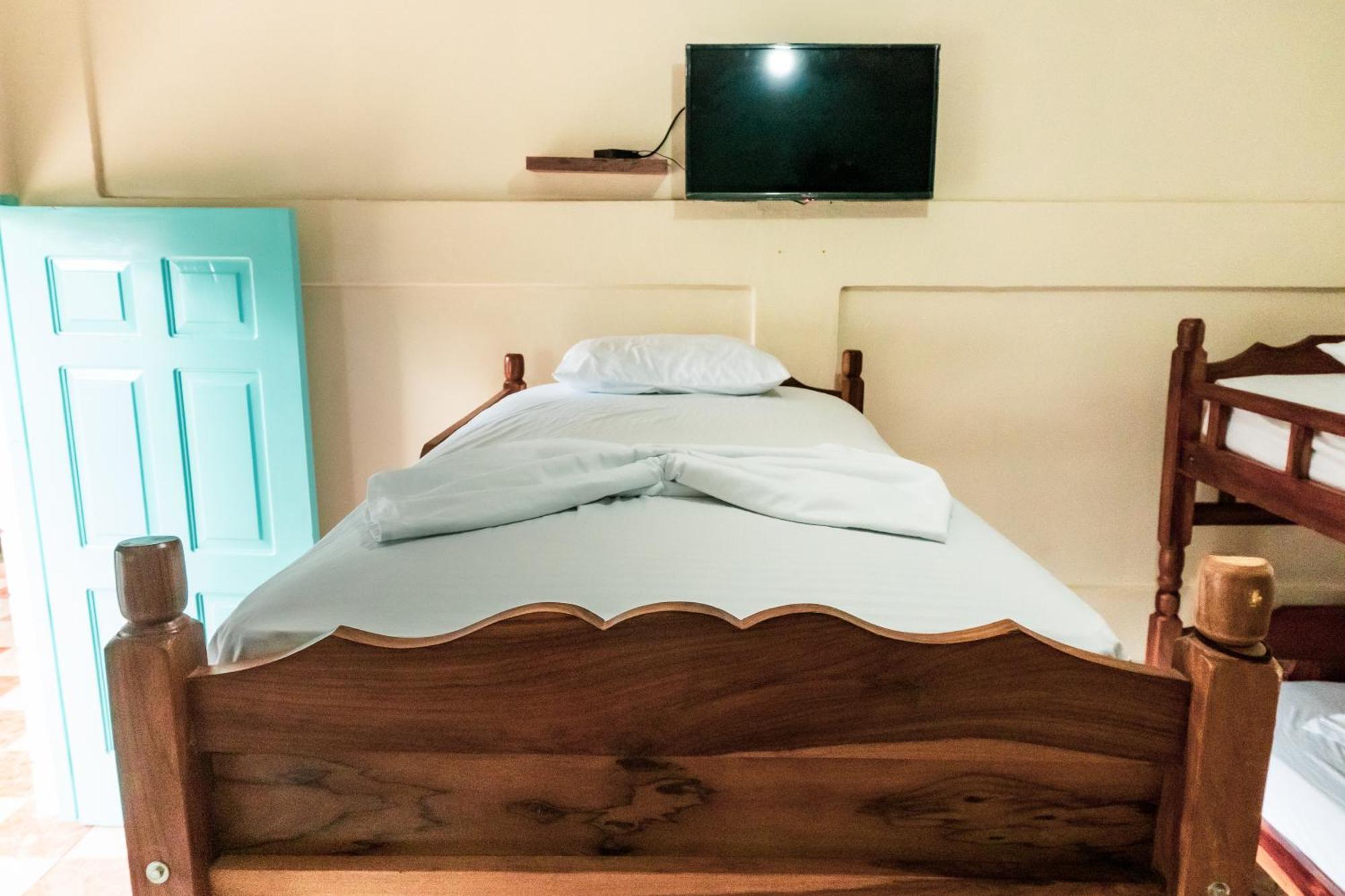 Hostal Eden Мойогальпа Экстерьер фото