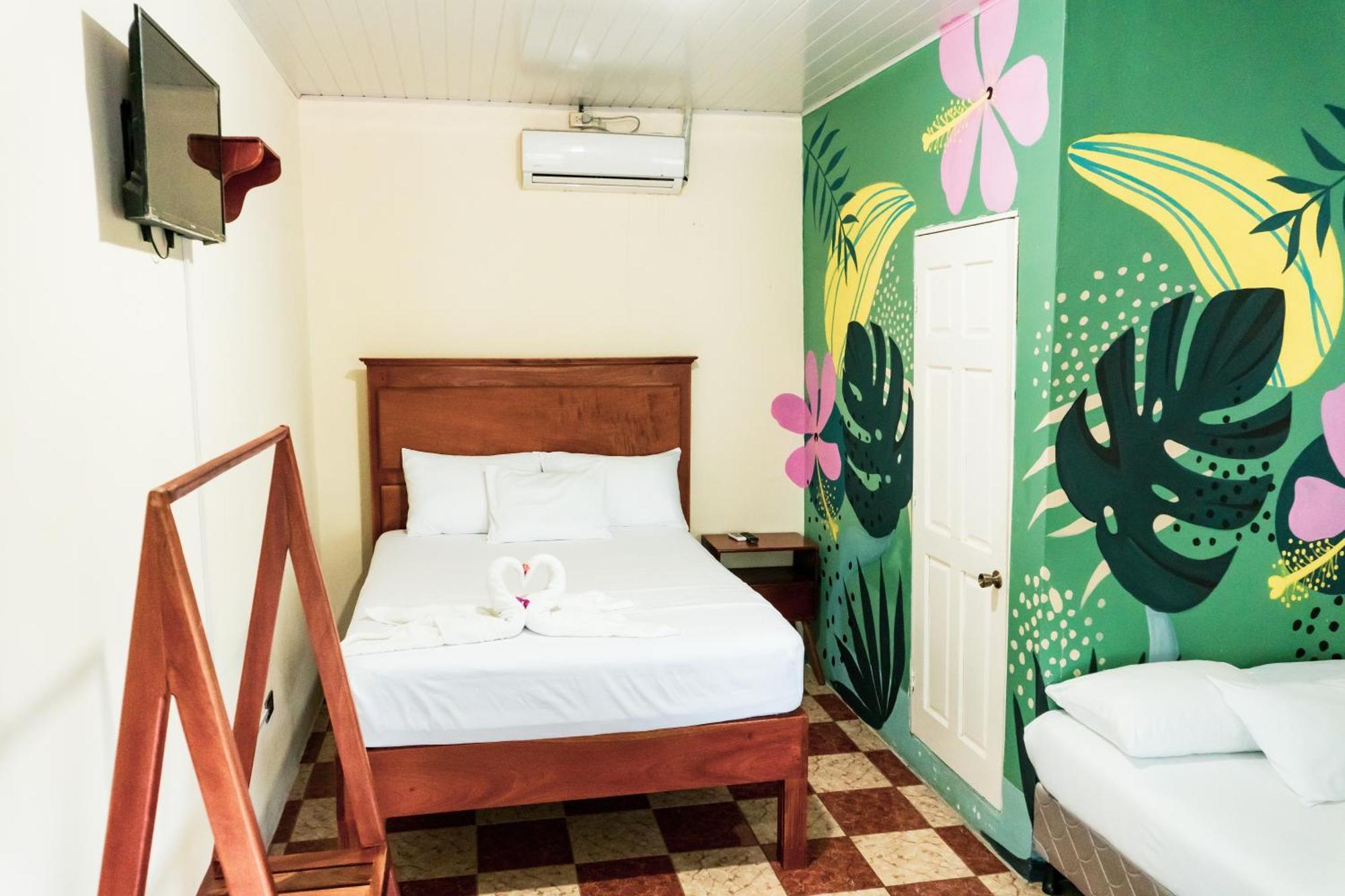 Hostal Eden Мойогальпа Экстерьер фото