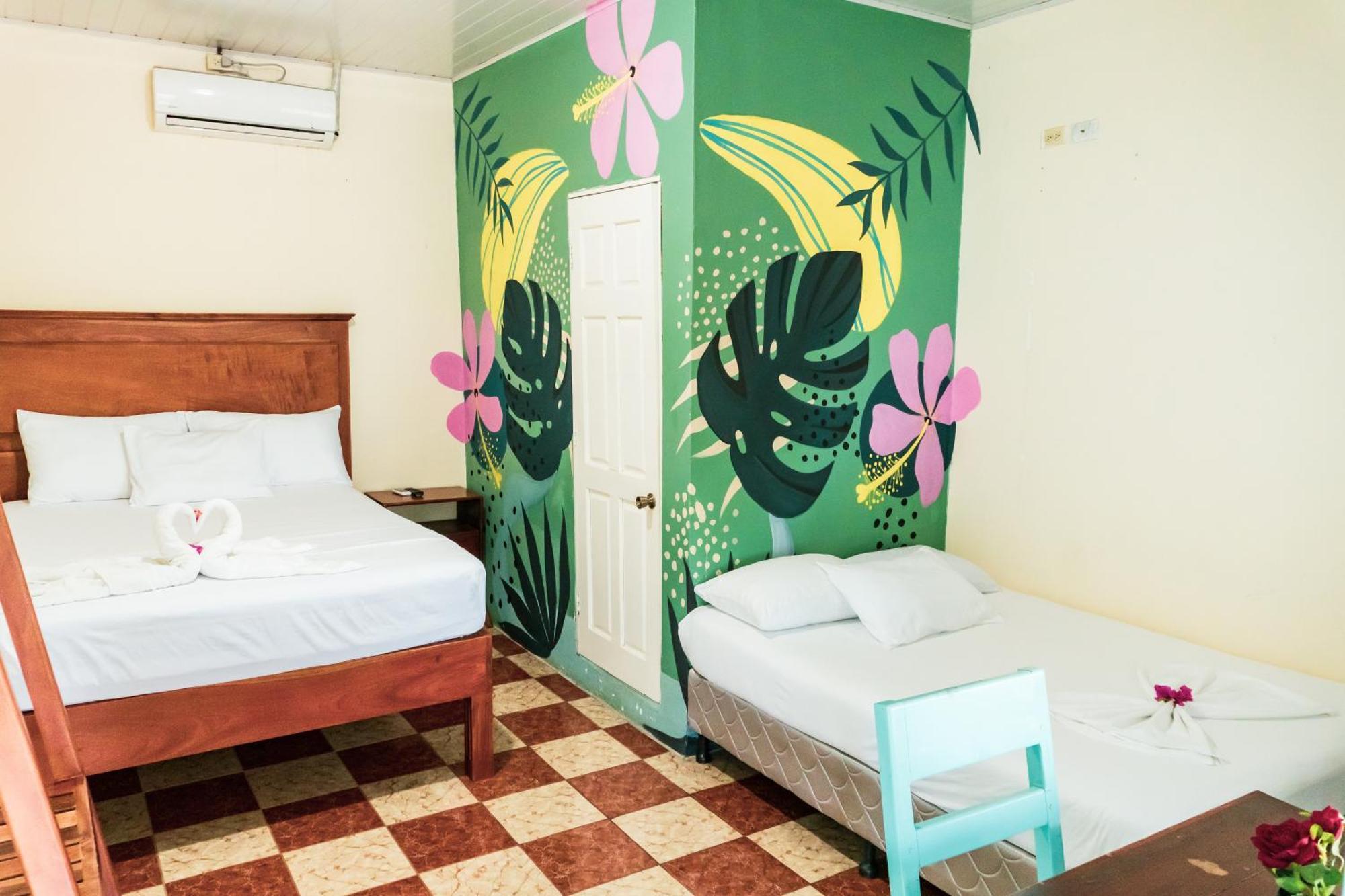 Hostal Eden Мойогальпа Экстерьер фото