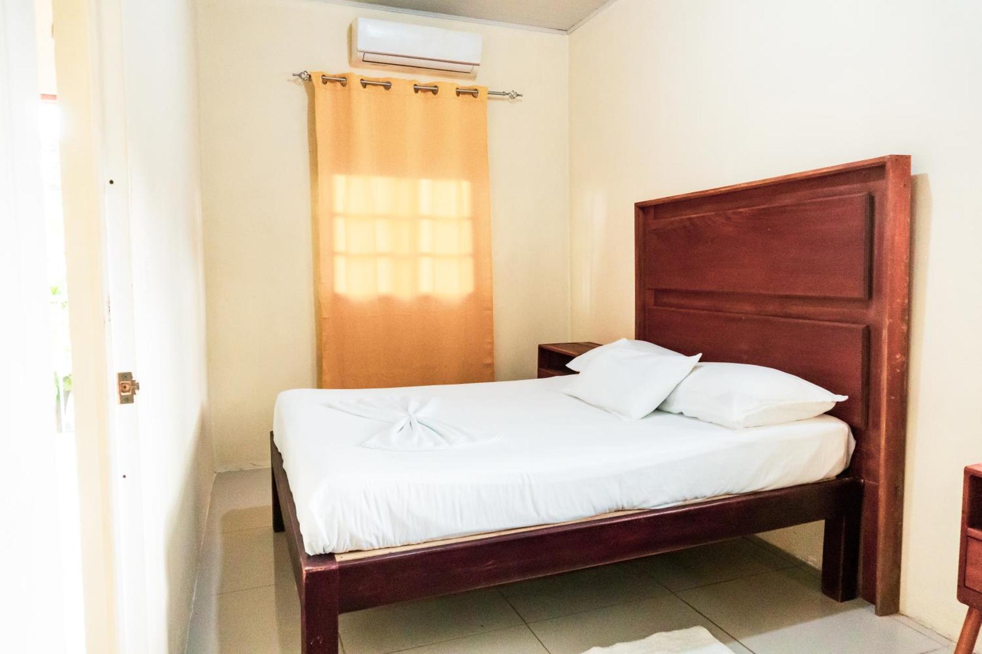 Hostal Eden Мойогальпа Экстерьер фото