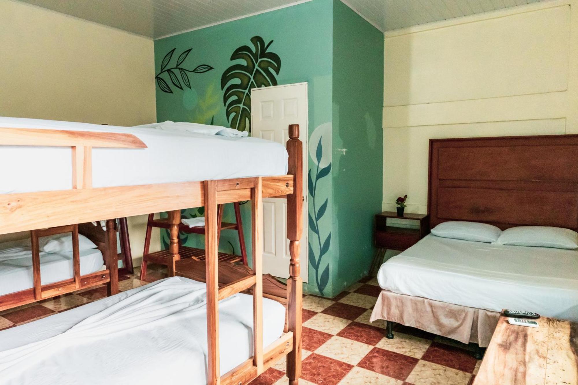 Hostal Eden Мойогальпа Экстерьер фото