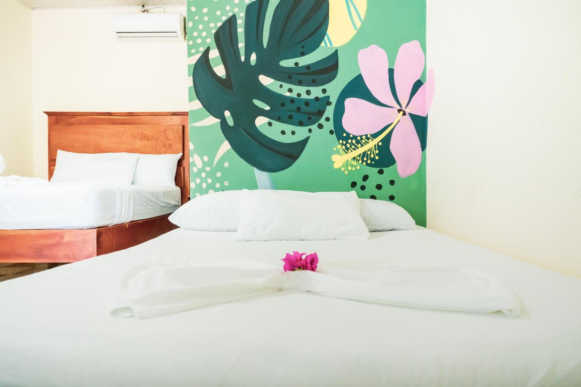 Hostal Eden Мойогальпа Экстерьер фото