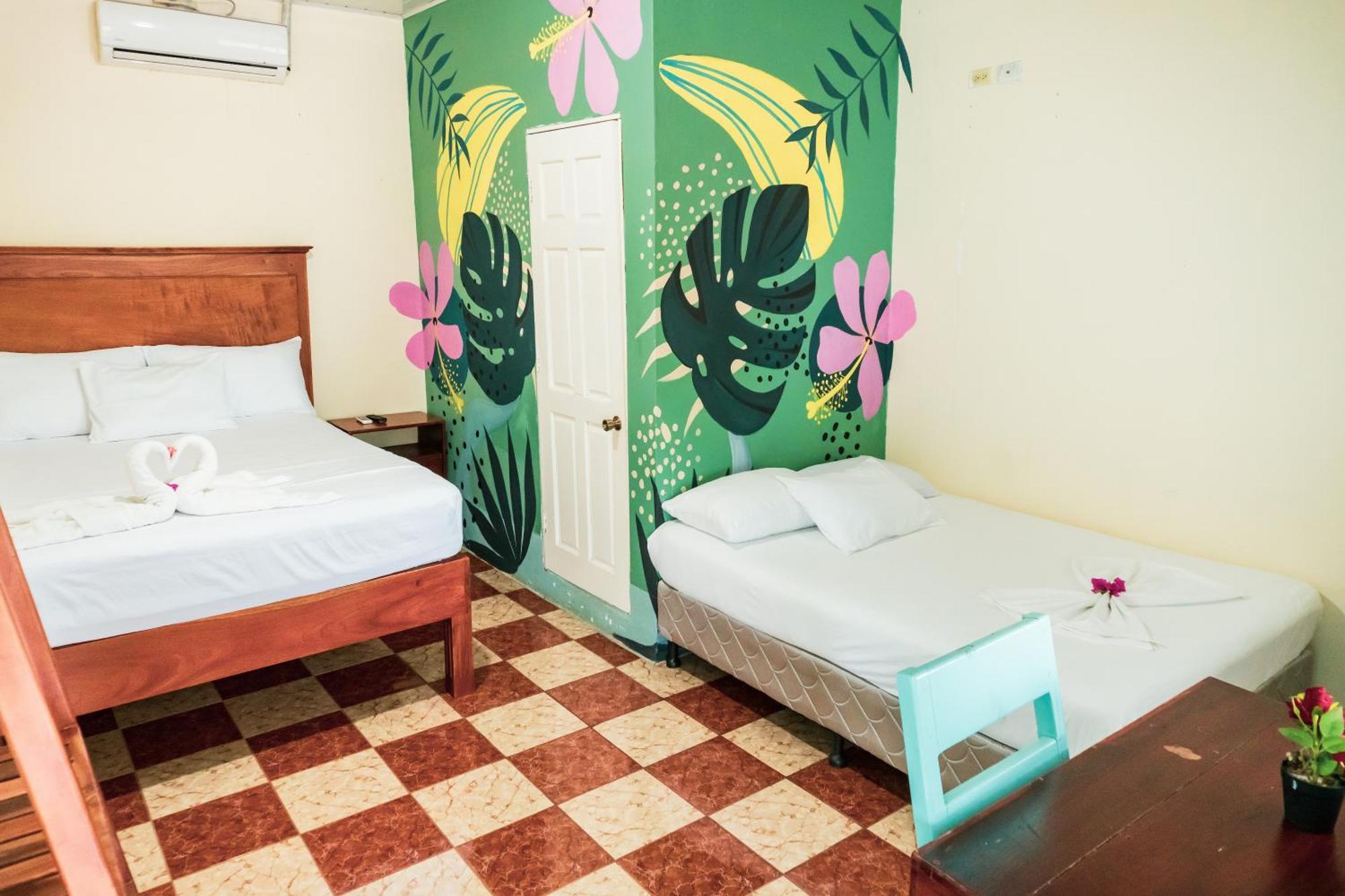 Hostal Eden Мойогальпа Экстерьер фото