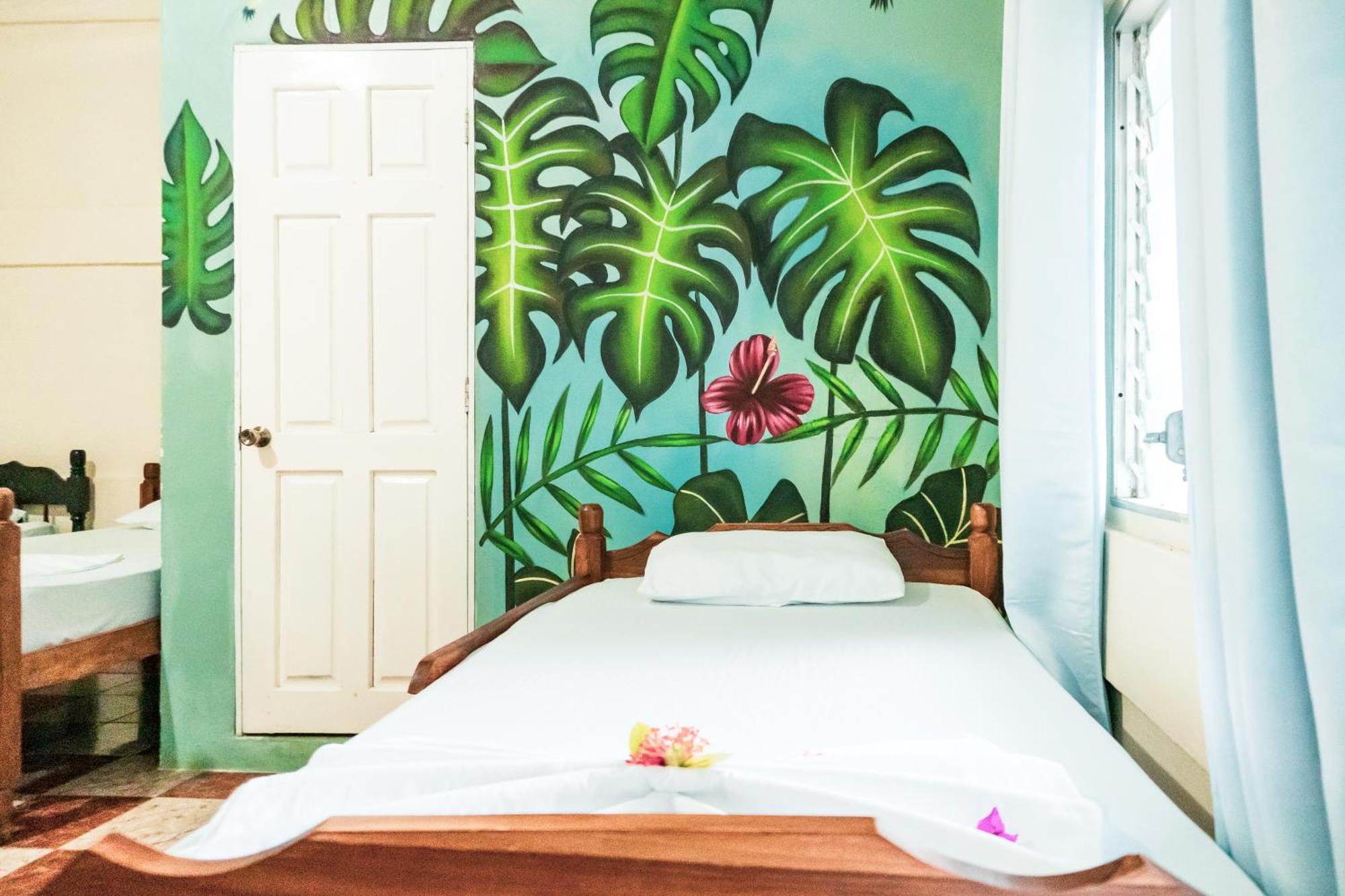 Hostal Eden Мойогальпа Экстерьер фото
