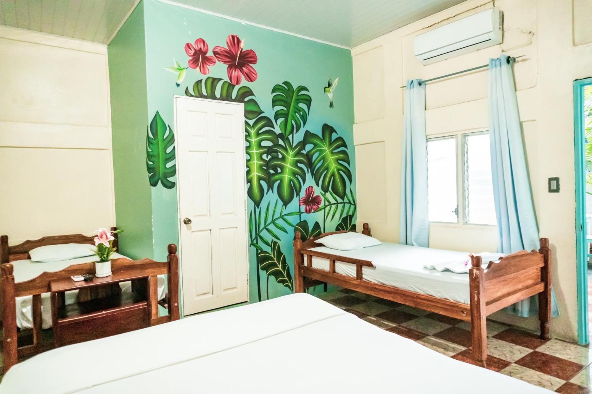 Hostal Eden Мойогальпа Экстерьер фото